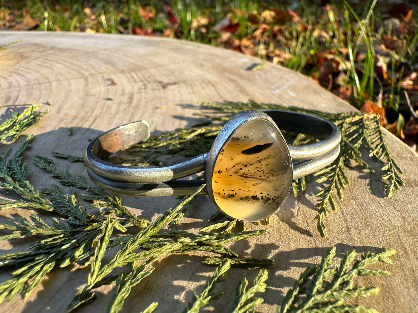 Glow cuff - yellow/orange banded glow drop (small)