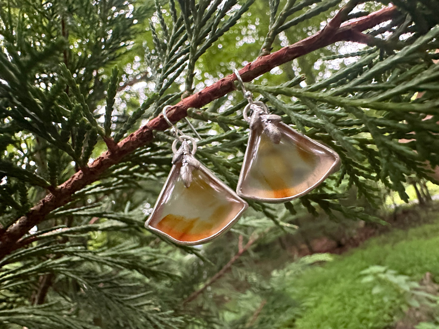 Glow earrings - swirly triangles