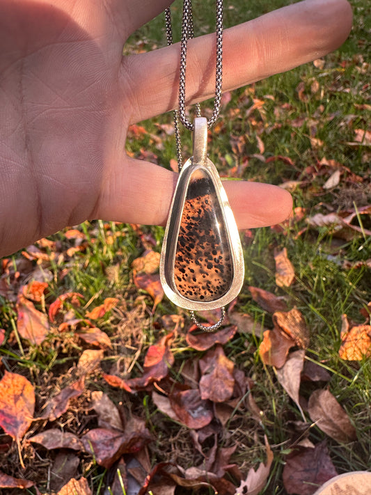 Glow necklace - spotted black teardrop