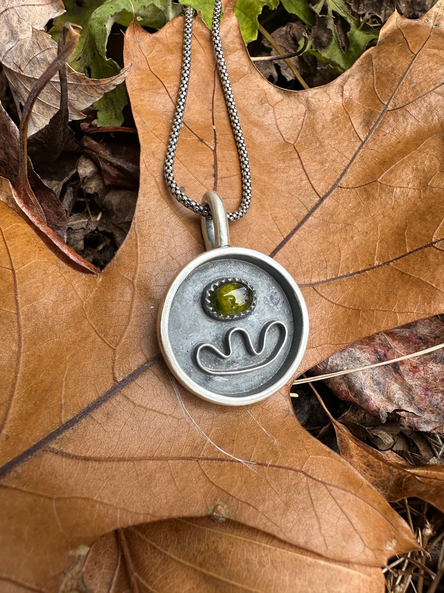 Round wavy green tourmaline - current // flow necklace