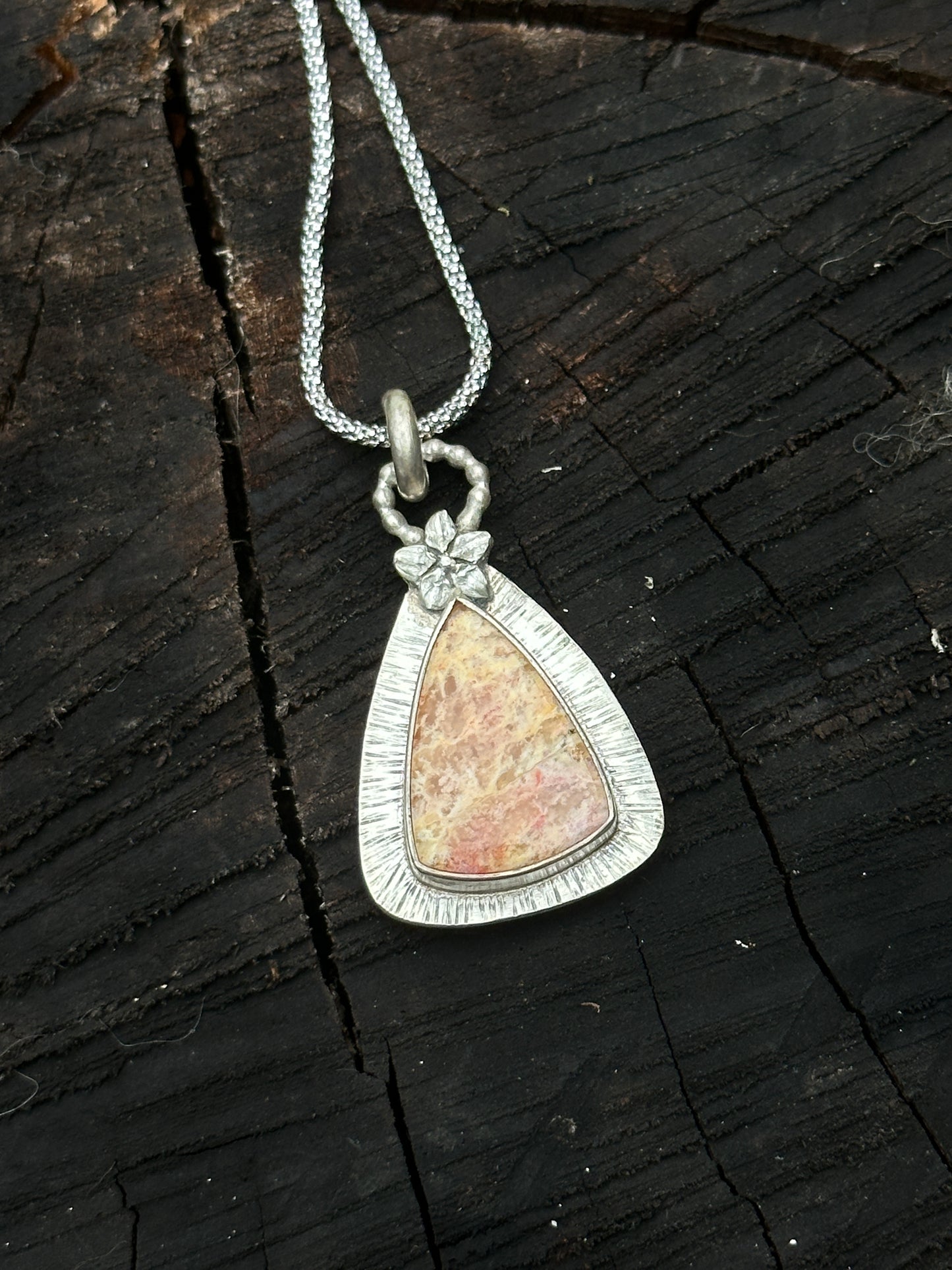 Regency Plume Agate Burst Necklace