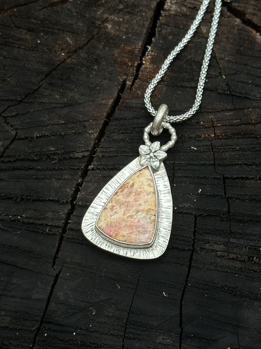 Regency Plume Agate Burst Necklace